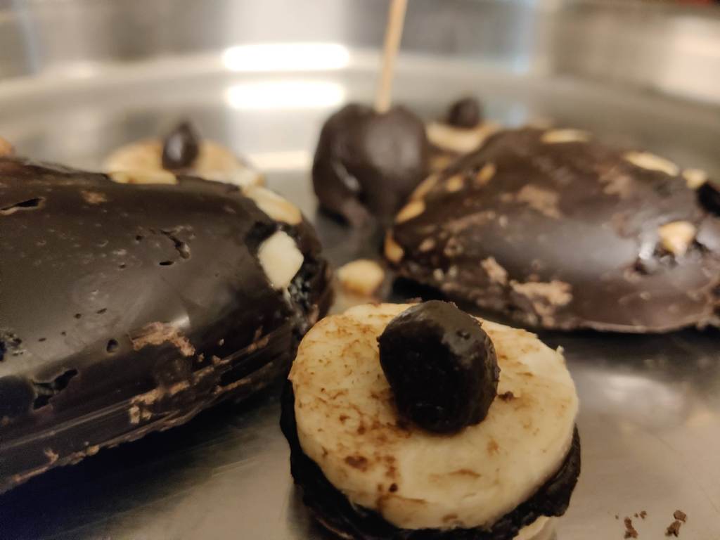 My daughter's surprise treat--dark chocolate hearts (with banana)--got my fruits! GLORIOUS!!